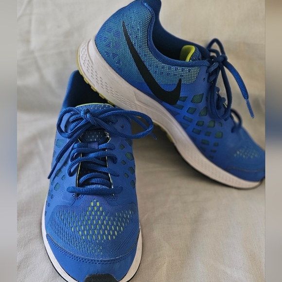 Nike Air Zoom Pegasus 31 Sz 7Y/Wmns 8  Hyper Cobalt 652925-400 Athletic Sneakers - Picture 2 of 6